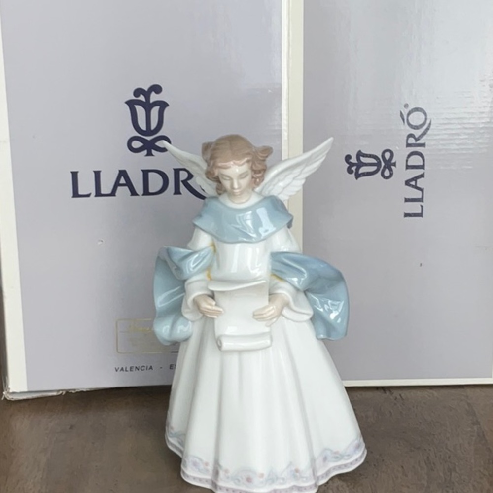 Lladro Angel Cantor